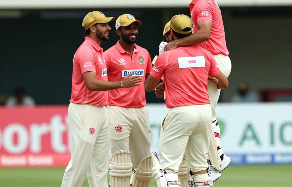 স্পিন স্কুইজের খতিয়ান: এশিয়ার মাঝের ওভারে রান গলে যায় কেন, আর কে সেটি আগে দেখে