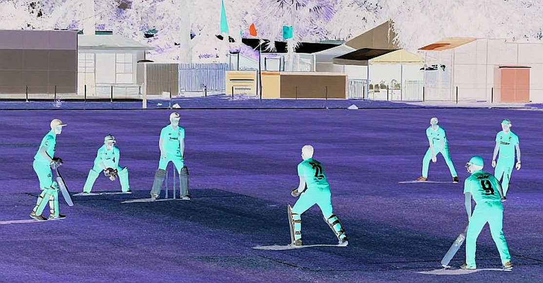 কিংসমিডের উঁচু বল: স্মিথের মাথার পিছনে যে অর্ধ-স্থান সম্প্রচার মিস করেছে