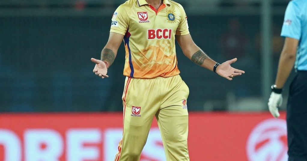 বল ছোড়ার আগেই দল বদল: ভারত-এ দলের নীরব ফাটল আর পান্ডিয়ার প্রশ্নচিহ্ন বল ছোড়ার আগেই দল বদল: ভারত-এ দলের নীরব ফাটল আর পান্ডিয়ার প্রশ্নচিহ্ন